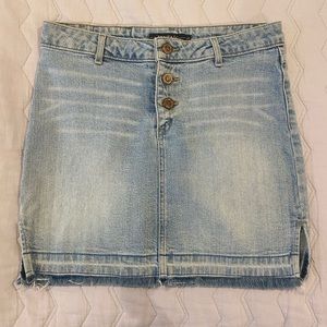 Jean skirt. Light blue wash.